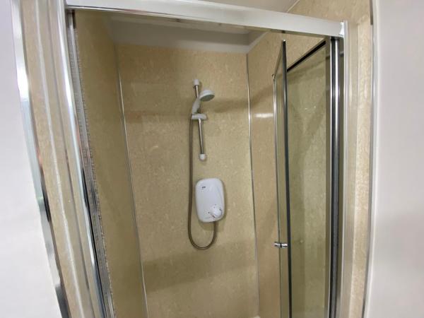 Park View House : photo 4 de la chambre chambre quadruple avec douche