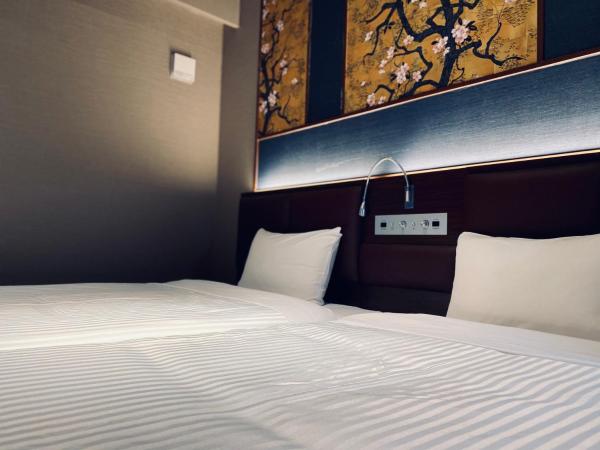 Hotel Halrotto Fukuoka Hakata : photo 1 de la chambre chambre lits jumeaux de luxe - non-fumeurs