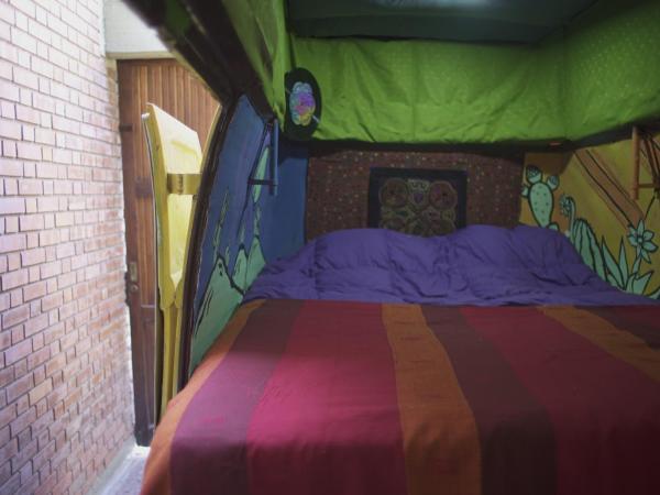 OlasHostel : photo 7 de la chambre caravane 