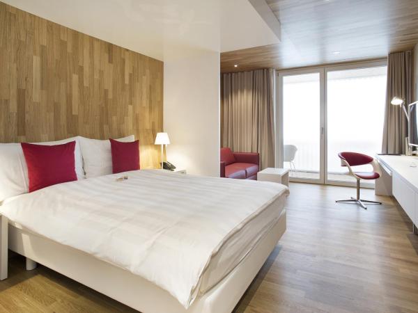 Hotel Säntispark : photo 1 de la chambre chambre double lifestyle avec balcon