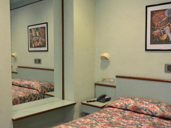 Le Petit Hotel : photo 1 de la chambre chambre simple Économique