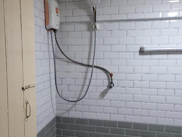 Achcha hotel - itsaraphap MRT station - Wat Arun : photo 10 de la chambre chambre familiale supérieure