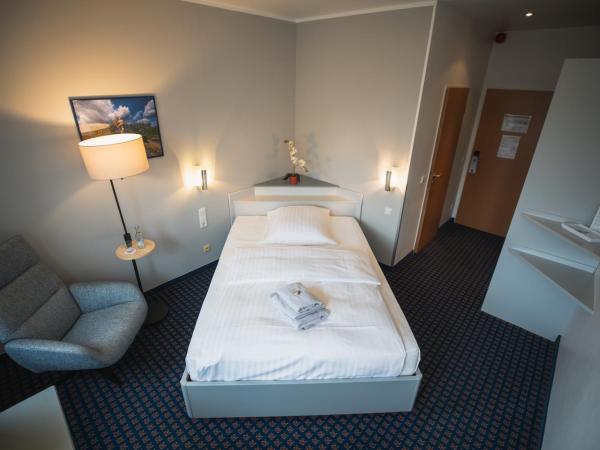 Hotel in Herrenhausen : photo 3 de la chambre chambre simple