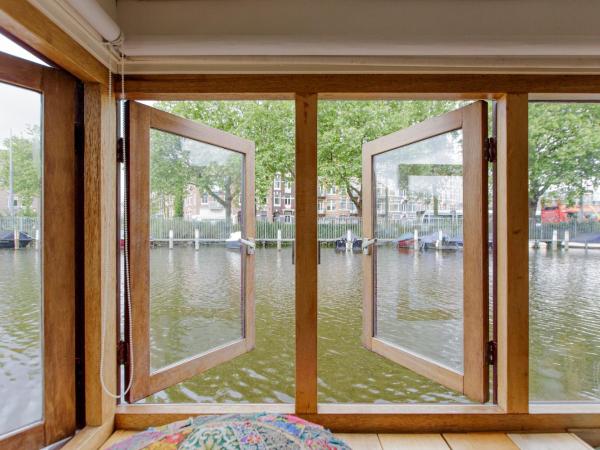The Amsterdam Houseboat Family - de Jordaan : photo 7 de la chambre studio sur péniche - vue sur canal