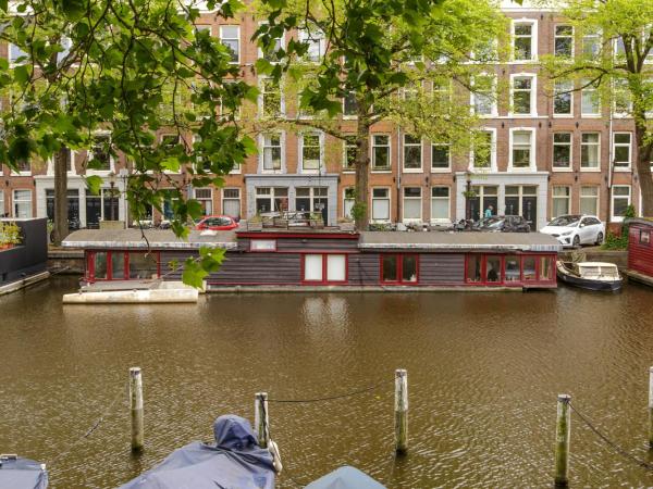 The Amsterdam Houseboat Family - de Jordaan : photo 10 de la chambre ce petit studio est aménagé sur la péniche.