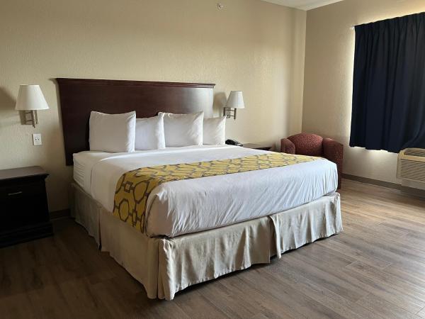 Baymont by Wyndham Houston Brookhollow : photo 5 de la chambre chambre lit king-size - non-fumeurs