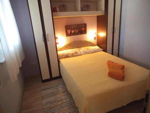 Apartments and rooms by the sea Mastrinka, Ciovo - 16695 : photo 2 de la chambre appartement 2 chambres avec terrasse et vue sur la mer