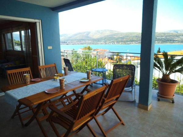 Apartments and rooms by the sea Mastrinka, Ciovo - 16695 : photo 6 de la chambre appartement 2 chambres avec terrasse et vue sur la mer