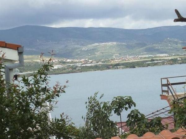 Apartments and rooms by the sea Mastrinka, Ciovo - 16695 : photo 6 de la chambre studio avec terrasse et vue sur la mer