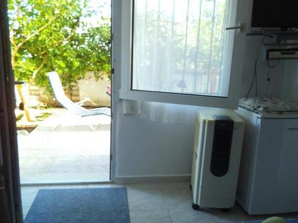 Apartments and rooms by the sea Mastrinka, Ciovo - 16695 : photo 2 de la chambre studio avec terrasse et vue sur la mer