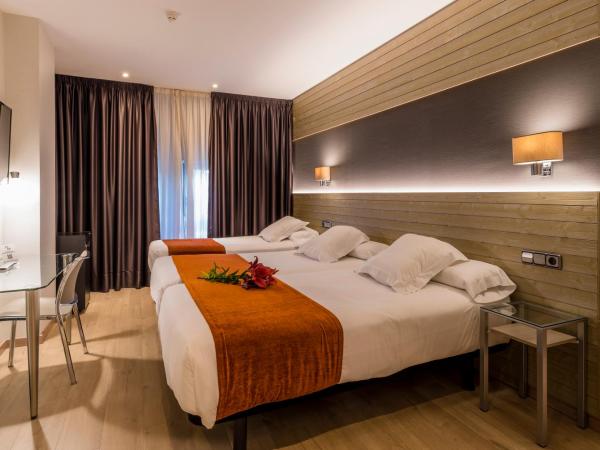 Hotel Avenida : photo 1 de la chambre chambre triple