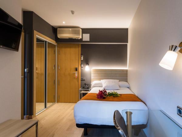 Hotel Avenida : photo 1 de la chambre grande chambre simple