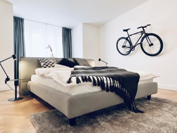 Pension MONO - Adults Only : photo 2 de la chambre suite deluxe avec lit king-size