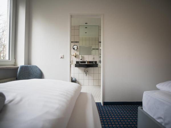 Hotel in Herrenhausen : photo 4 de la chambre chambre lits jumeaux