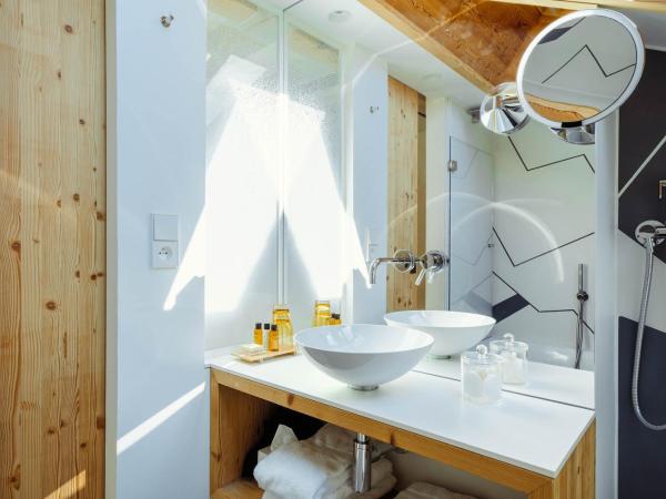 Best Western Chalet les Saytels : photo 10 de la chambre suite familiale communicante