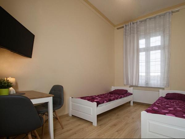 Vanilla Hostel Wrocław : photo 1 de la chambre chambre lits jumeaux avec douche 