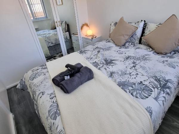 Modern & Elegant Home w/ Netflix and Parking : photo 5 de la chambre chambre double deluxe avec douche