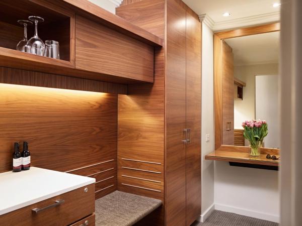 View Melbourne : photo 5 de la chambre chambre lit king-size avec balcon - vue sur ville