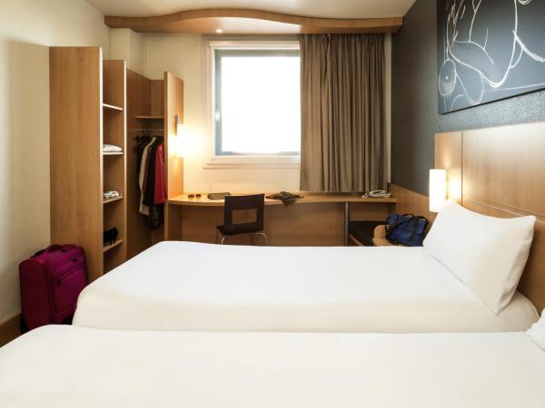 Ibis Barcelona Meridiana : photo 7 de la chambre chambre lits jumeaux standard