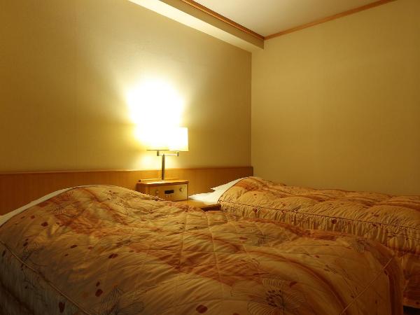 Arima Onsen Taketoritei Maruyama : photo 2 de la chambre chambre lits jumeaux supérieure avec coin tatami - non-fumeurs