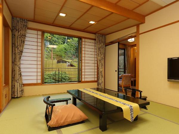 Arima Onsen Taketoritei Maruyama : photo 1 de la chambre chambre lits jumeaux supérieure avec coin tatami - non-fumeurs