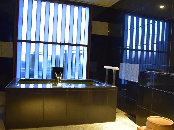 Arima Onsen Taketoritei Maruyama : photo 4 de la chambre chambre lits jumeaux deluxe avec coin tatami et bain thermal - non-fumeurs - 203