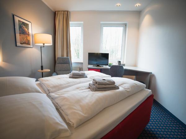 Hotel in Herrenhausen : photo 4 de la chambre chambre double - vue sur jardin [nr]