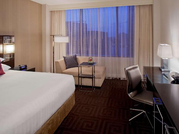 Hyatt Regency New Orleans : photo 2 de la chambre chambre lit king-size avec baignoire accessible aux personnes à mobilité réduite