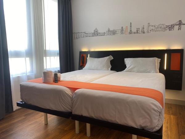 easyHotel Lisbon : photo 3 de la chambre chambre lits jumeaux supérieure