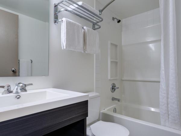 Heritage Inn Hotel & Convention Centre - Saskatoon : photo 1 de la chambre chambre double standard avec 2 lits doubles