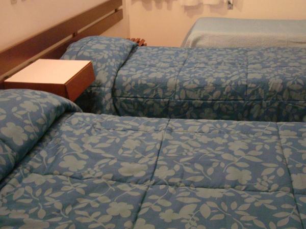 Residência Aviz : photo 4 de la chambre chambre triple avec salle de bains privative