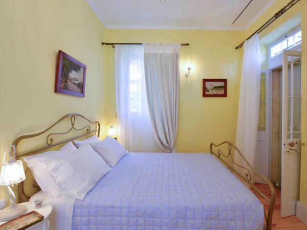 History House : photo 1 de la chambre chambre double avec balcon