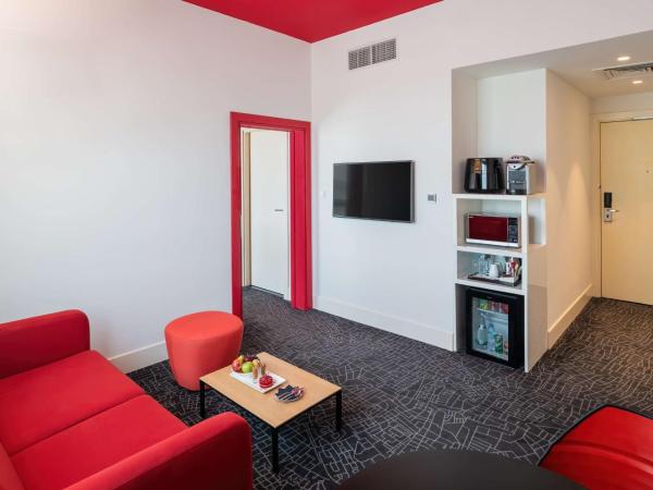 Park Inn by Radisson Dubai Motor City : photo 3 de la chambre suite junior