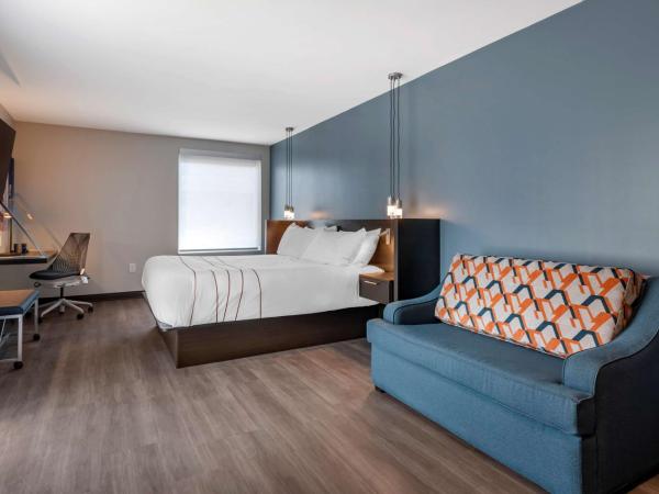 Vīb Hotel by Best Western Denver RiNo : photo 1 de la chambre suite lit king-size - vue sur montagne 