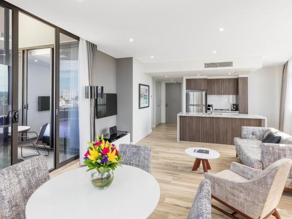 Meriton Suites Church Street, Parramatta : photo 2 de la chambre suite 2 chambres sky