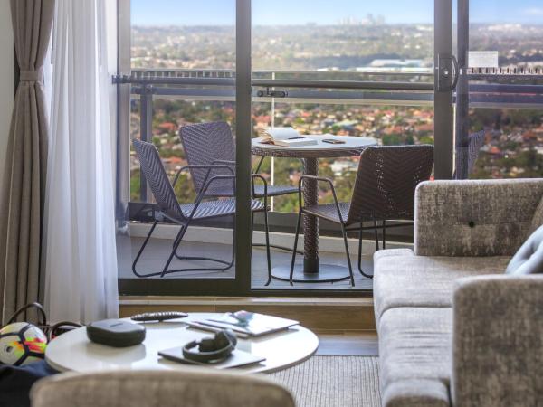 Meriton Suites Church Street, Parramatta : photo 3 de la chambre suite 3 chambres - vue sur rivière