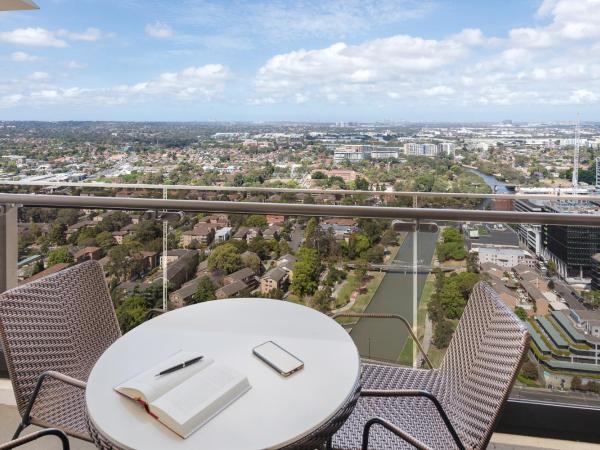 Meriton Suites Church Street, Parramatta : photo 1 de la chambre suite 3 chambres - vue sur rivière