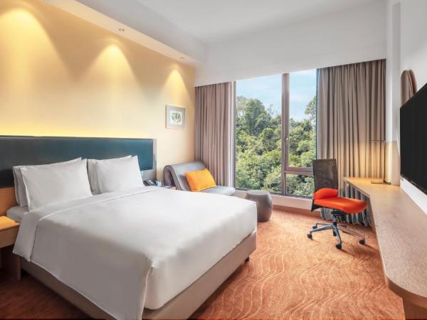 Holiday Inn Express Kota Kinabalu City Centre, an IHG Hotel : photo 6 de la chambre chambre lit queen-size standard avec canapé-lit simple