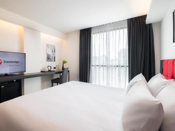 Travelodge Phuket Town : photo 4 de la chambre chambre lit king-size - vue sur piscine