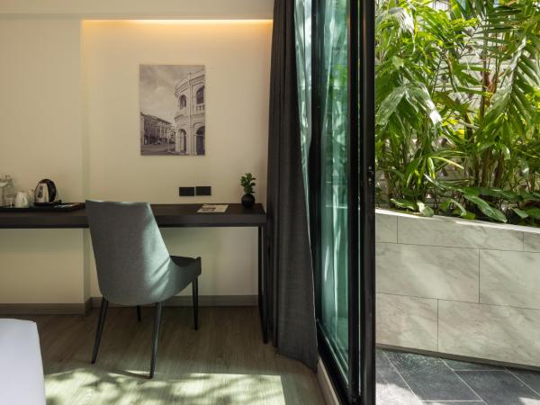 Travelodge Phuket Town : photo 6 de la chambre hébergement terrasse standard