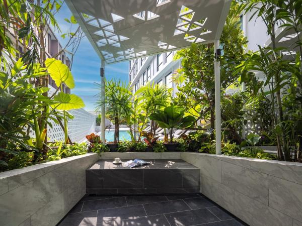 Travelodge Phuket Town : photo 8 de la chambre hébergement terrasse standard