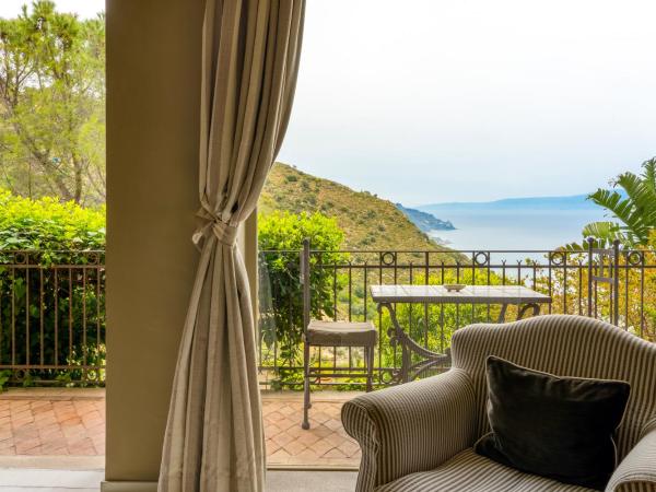 Hotel Villa Ducale : photo 10 de la chambre suite deluxe - vue sur mer - bâtiment séparé