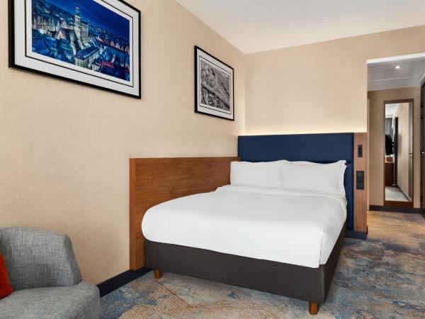 Wyndham Wroclaw Old Town : photo 1 de la chambre chambre supérieure lit queen-size