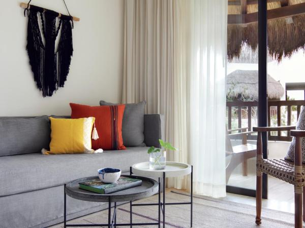 Kimpton Aluna Resort Tulum, an IHG Hotel : photo 1 de la chambre chambre lit king-size essentielle avec balcon