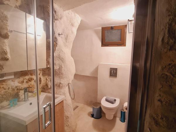 Anassa Real Cave 8 : photo 5 de la chambre bungalow standard avec ventilateur