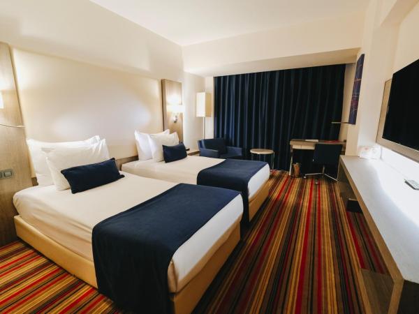 Ramada Plaza By Wyndham Izmir : photo 1 de la chambre chambre lits jumeaux - non-fumeurs