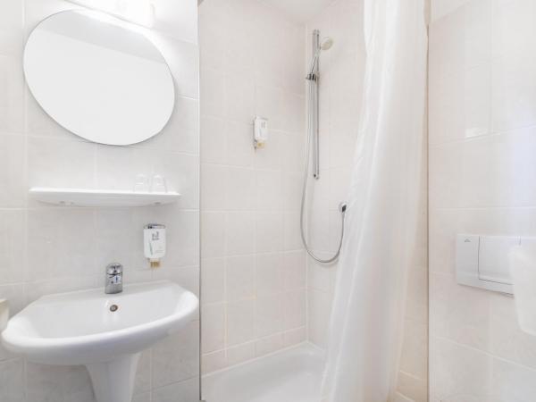 Hotel Leonet : photo 4 de la chambre chambre lit queen-size 