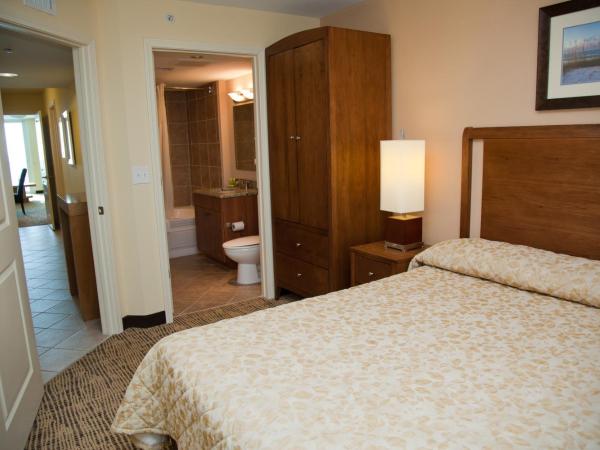 Towers at North Myrtle Beach : photo 1 de la chambre suite lit king-size - côté océan
