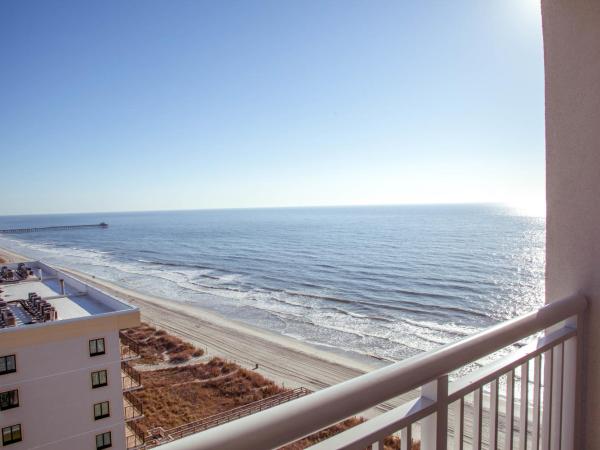 Towers at North Myrtle Beach : photo 5 de la chambre suite lit king-size avec balcon