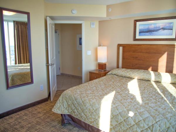 Towers at North Myrtle Beach : photo 3 de la chambre suite lit king-size avec balcon